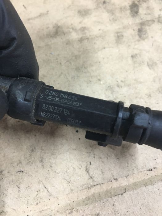 Форсунка Renault Dacia Logan Sandero Kangoo Dokker 1.6 БЕНЗИН.