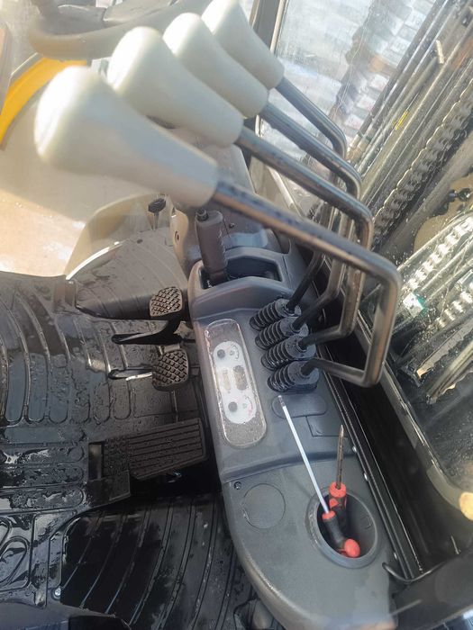 Empilhador 2.5 ton Mitsubishi triplex 4.50 cabine total