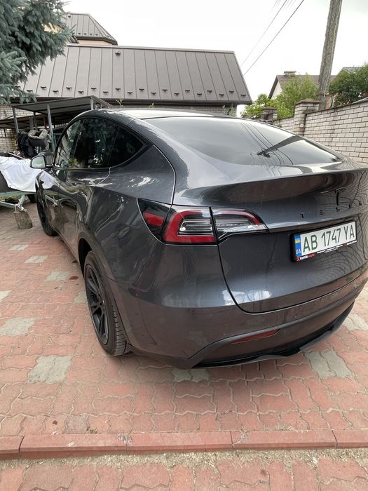 Автомобіль Tesla model y