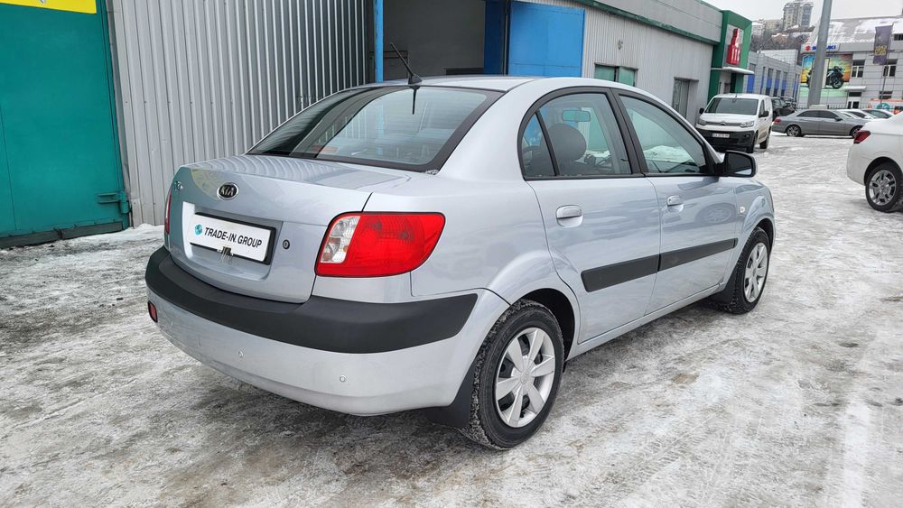 Авто KIA Rio 2006 1.4