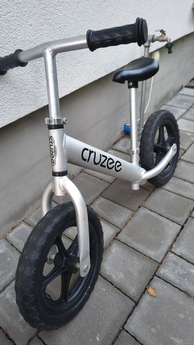 Rowerek biegowy Cruzee – aluminiowy, lekki, stan bardzo dobry