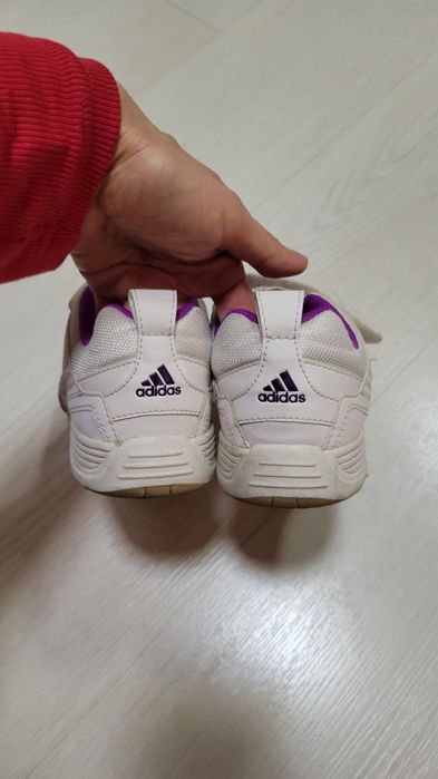 Фірмові кросівки адідас