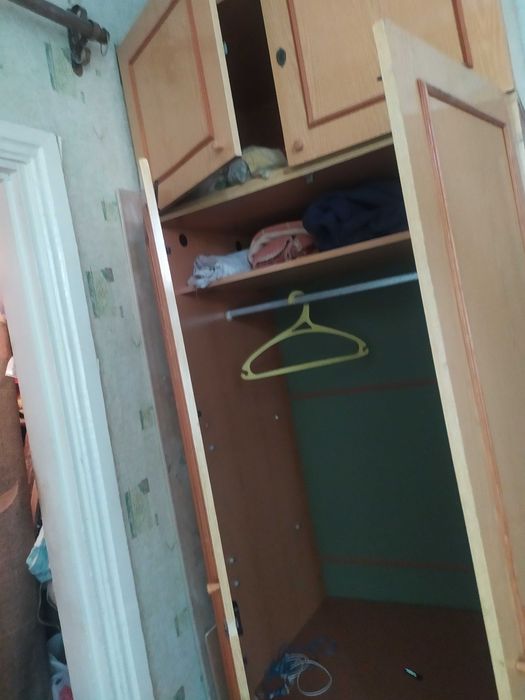 Продам шкаф одежный в глянце - от гарнитура "Альбина" в хор. состоянии