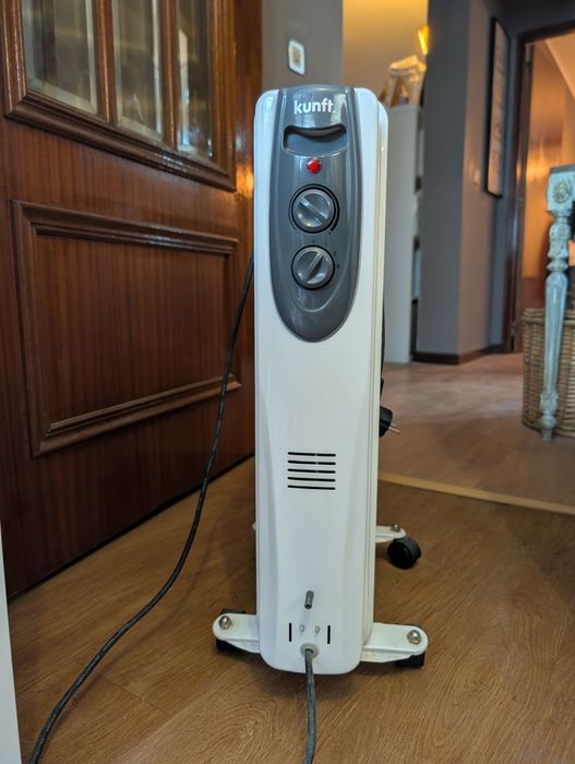 Kunft aquecedor a óleo