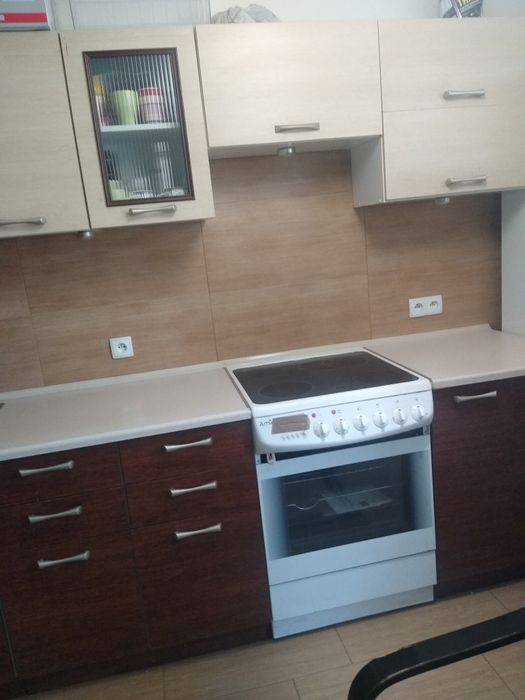 Meble kuchenne ze zlewozmywakiem i baterią