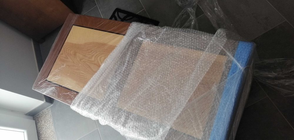 Mesa de centro de madeira maciça feita por carpinteiro