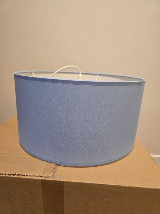 Niebieska lampa wisząca