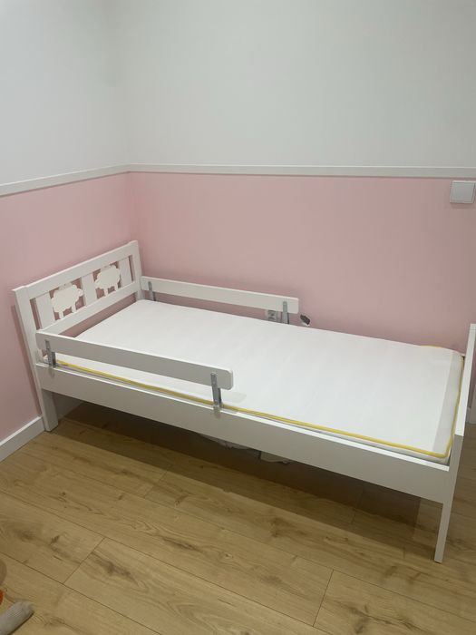 Cama de criança Ikea pouco utilizada.