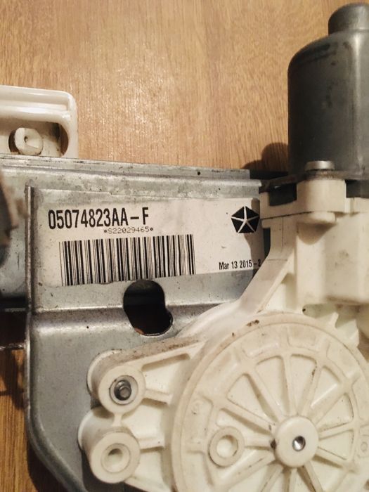 Jeep Compass: электро подъёмник стекла (зад- левый)