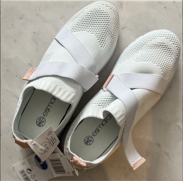 Ténis brancos novos