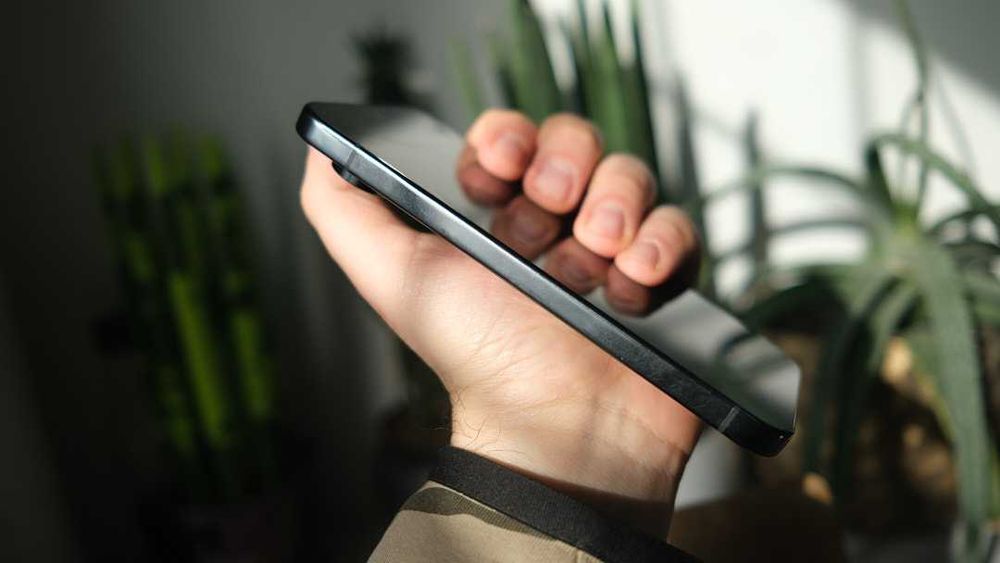 Google Pixel 10 Pro XL 16/256GB Obsidian Neverlock Фізична сімкарта