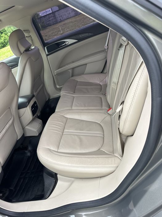 Lincoln MKZ 2.0 EcoBoost - 12 тис. долл.