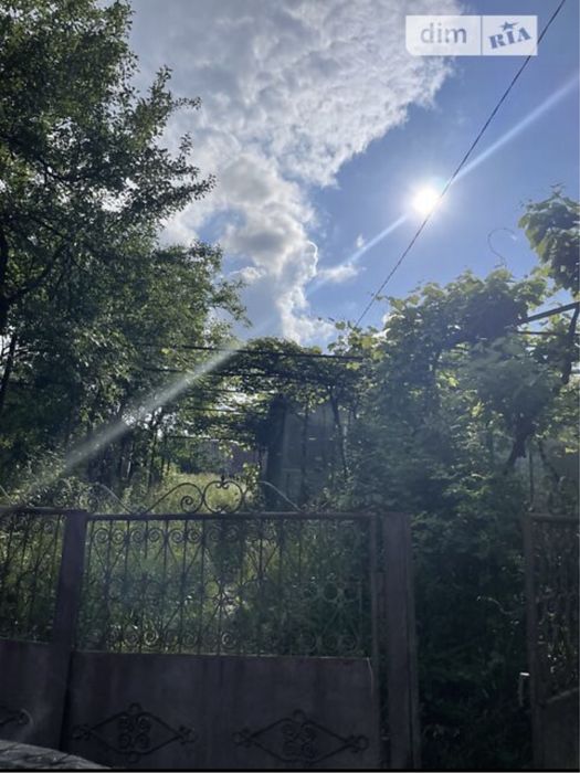 Продам будинок із земельною ділянкою