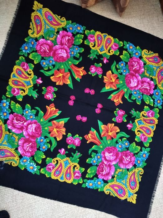 Платки с цветочным принтом