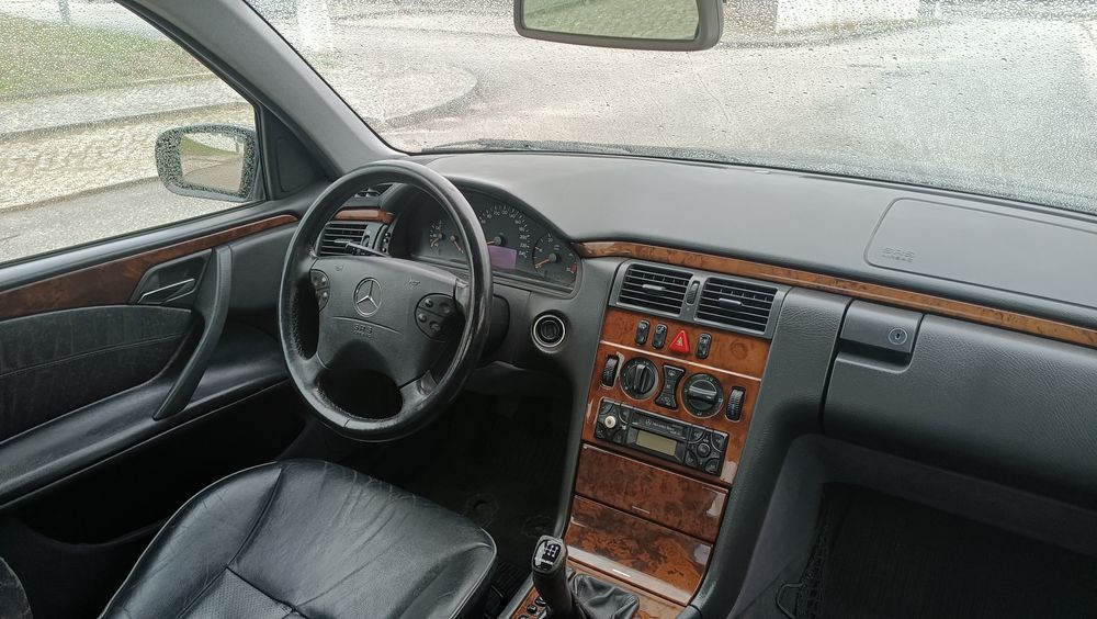 Mercedes-Benz E220cdi Manual W210 Nacional