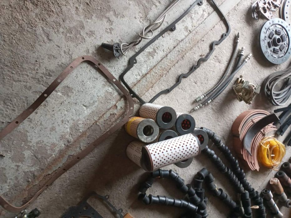 Запчастини до Москвича 2140