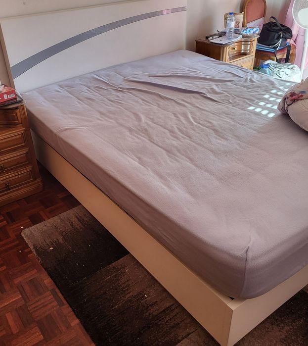 Vendo excelente cama 1,60x2,00 e ótimo preço