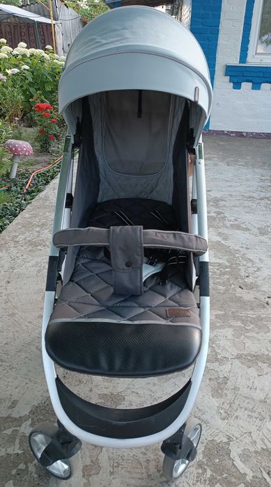 Прогулянкова коляска Carello