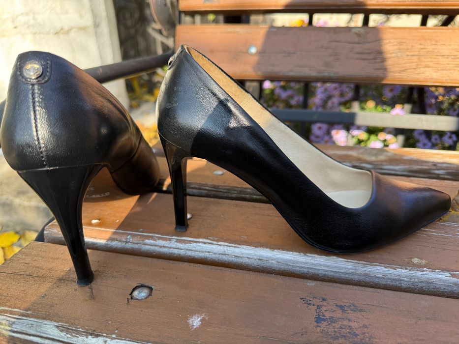 Чорні класичні туфлі