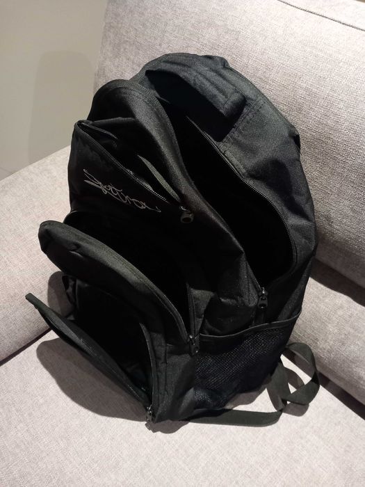Mochila preta robusta
