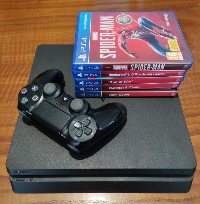 PlayStation 4 (inclui comando e 5 jogos)