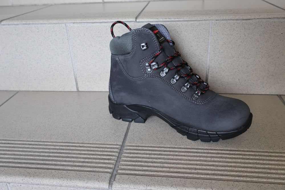 Buty trekkingowe Chiruca z podeszwą Vibram