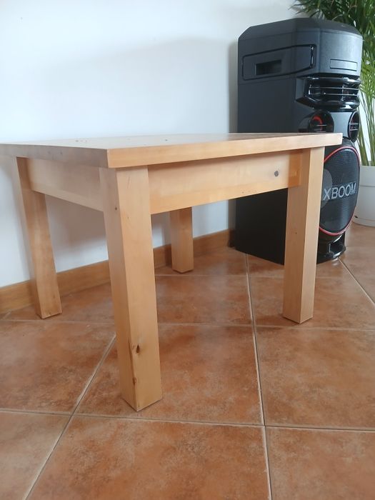 Mesa de apoio do IKEA em madeira maciça