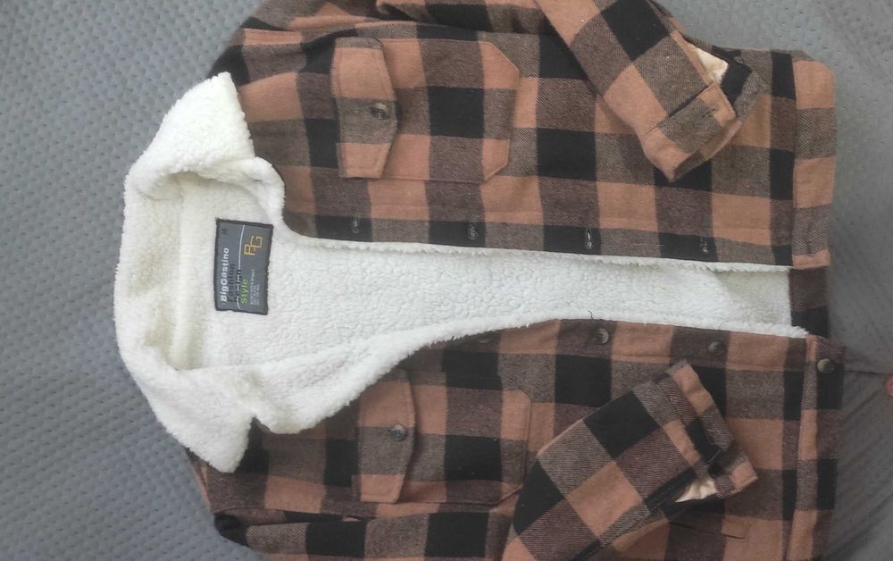 Куртка осіння , молодіжна.Нова. Ціна 800 грн.