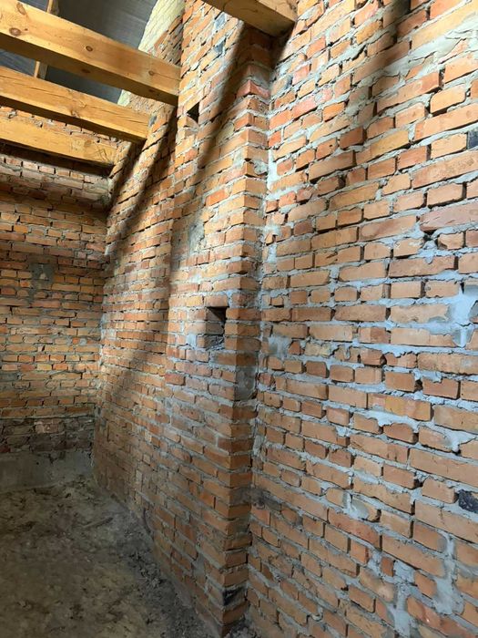 Незавершений будинок та земельна ділянка 6 сот., м. Дубляни