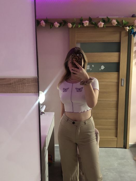 Bialo fioletowy top z motylkami SHEIN