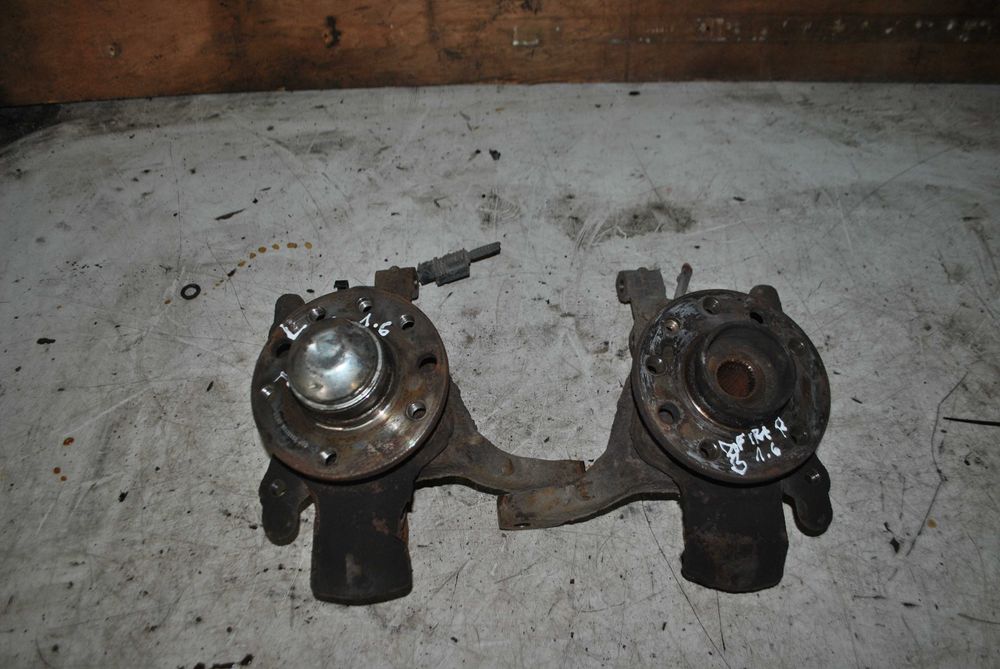 Zwrotnica lewa/prawa Opel Zafira B 1.6b