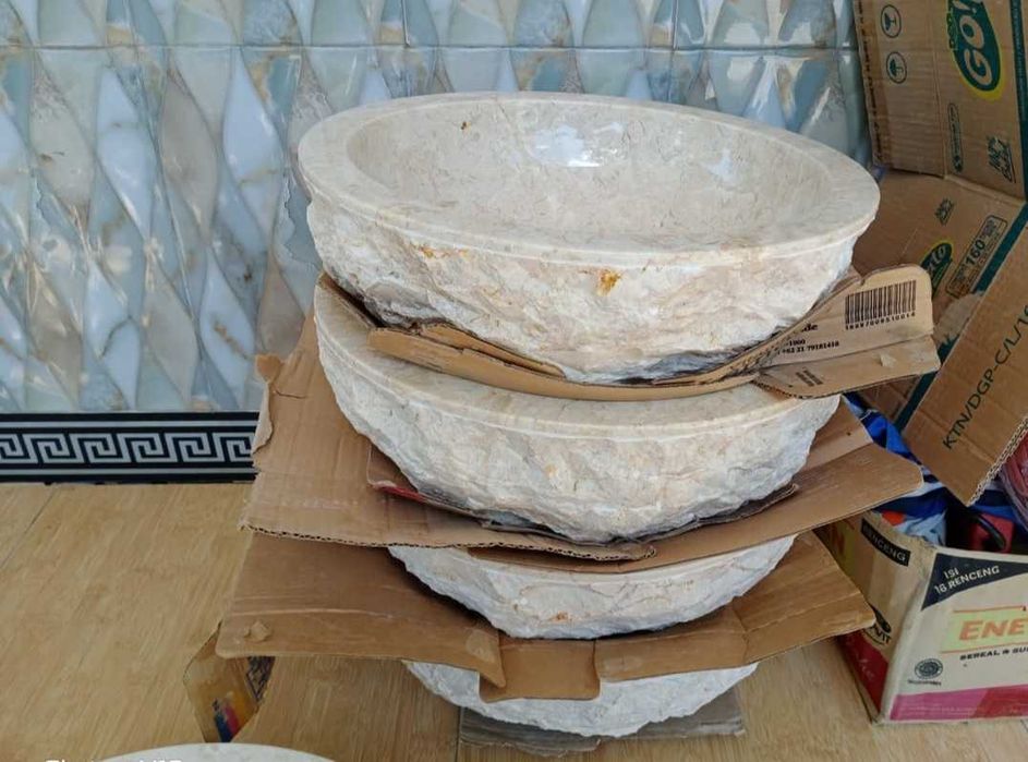 Lavatórios únicos em pedra