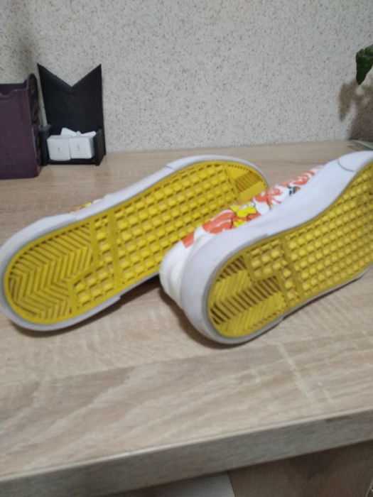 Кеди для дівчинки фірми CROPP  розмір 37.