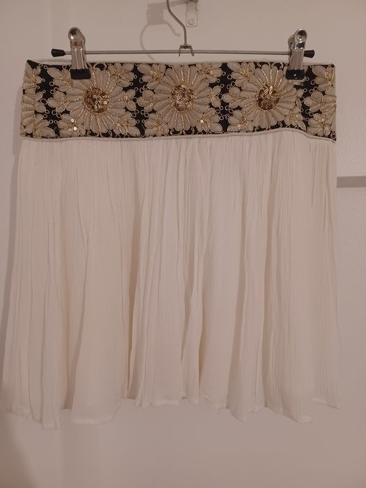 Saia da Lamorena, tamanho L (42) mas veste S