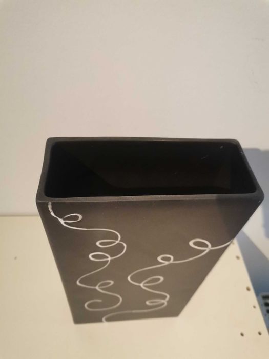 Jarra Preta Rectangular