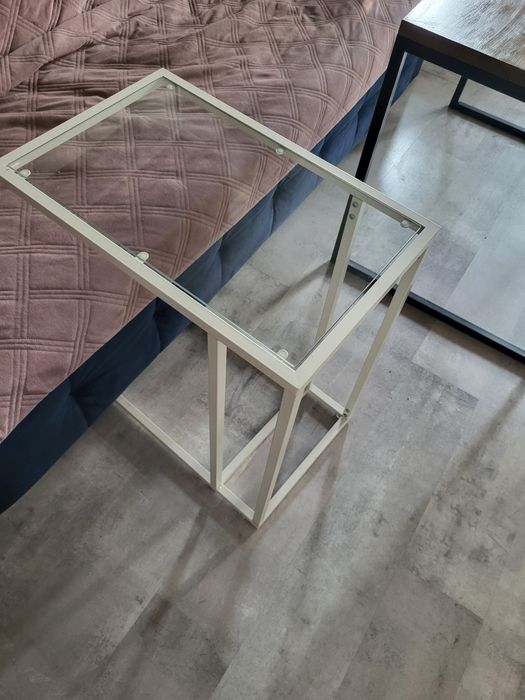 Stolik pod laptopa IKEA Vittsjo biały