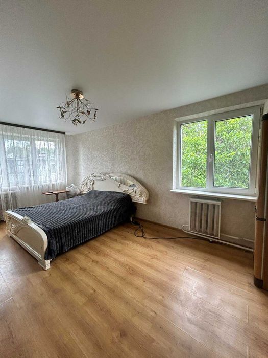 3-кімнатна квартира по вул. Космонавтів в гарному  стані. ТЕРМІНОВО!