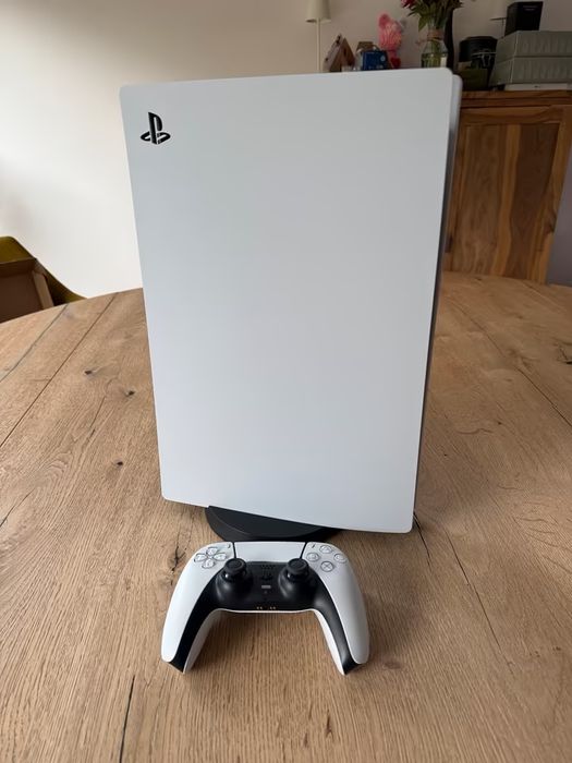 Sony PlayStation 5 edycja z napędem + pad, sprawna.