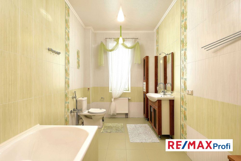 Будинок 450 м2, ремонт, цоколь , басейн, 12 соток  в с. Глеваха (село)