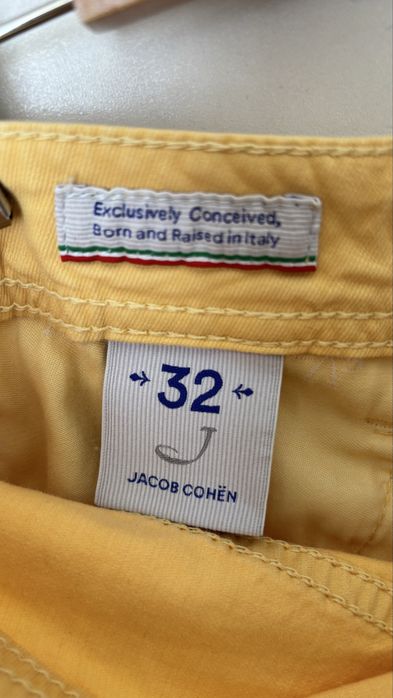 Яскраві шорти бермуди  Jacob Cohen