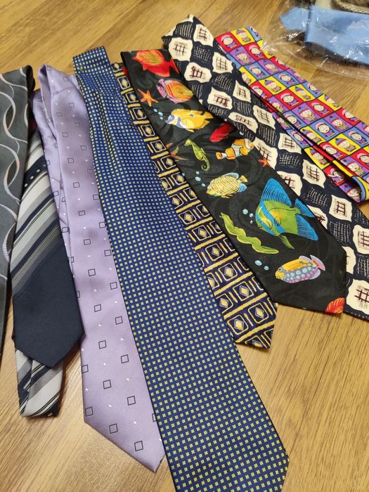 Галстуки чоловічі в ідеальному стані
