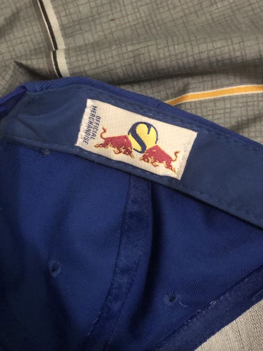 Бейсболка від бренду Red Bull Sauber