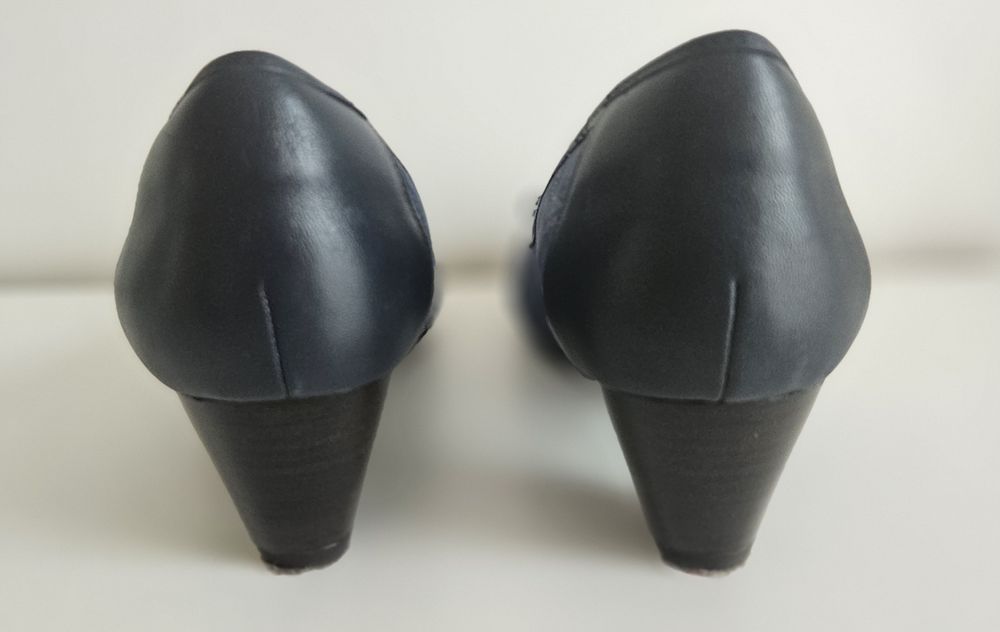 Granatowe czółenka kokarda  Clarks 38  jak nowe