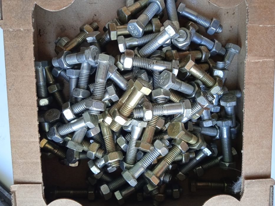 Болты М8х40мм, гайки, хомуты КПП ваз 2109