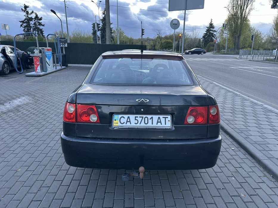 Продаєця ласточка не бита не крашина