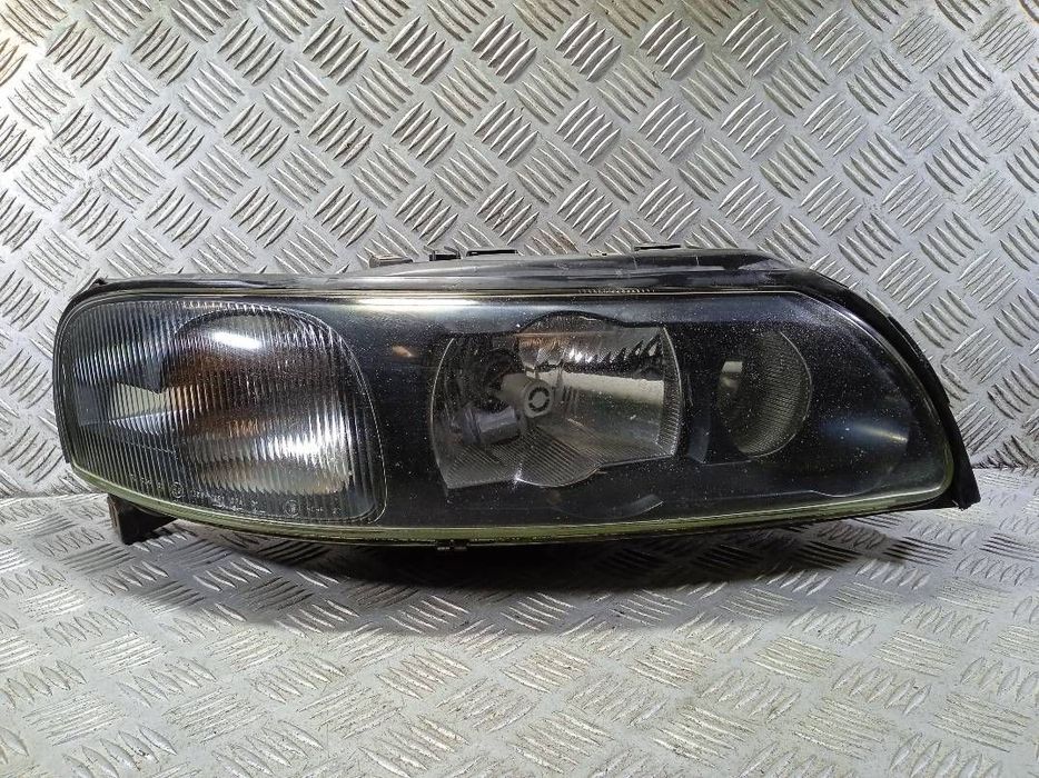 LAMPA PRAWA PRZEDNIA VOLVO S60