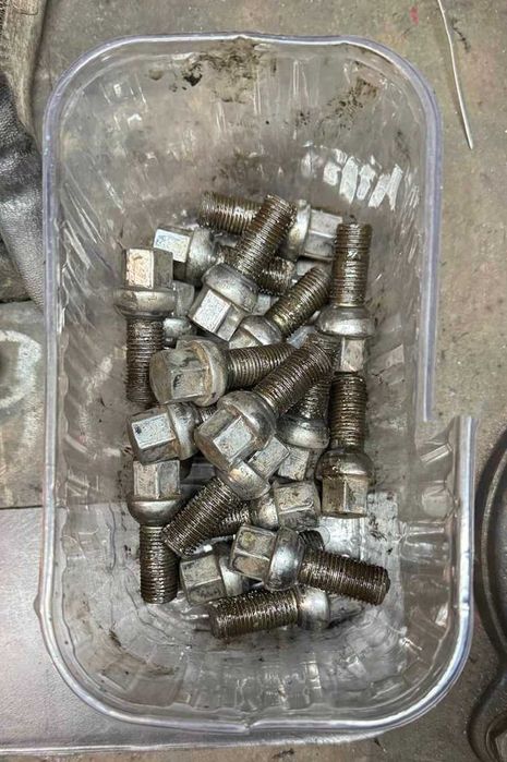 Комплект оригинальных шин + дисков для Audi A4 B8 | Всесезонные | R16