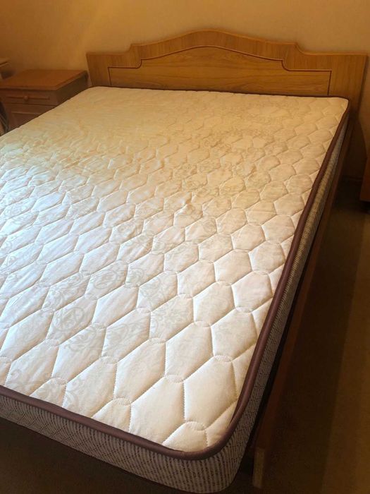 Продам двухспальную кровать 1600×2000