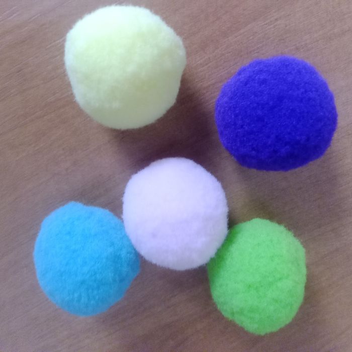 Набір з п'яти м'яких іграшок для котів " Кулька "