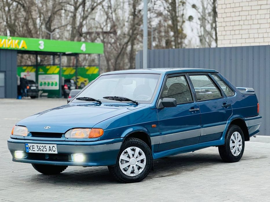 Продам ВАЗ 2115 2005 год делать не чего не нужно двигатель работает тихо без лишних звуков коробка передач включается мягко не выбивает хорошая ходовая хорошая зимняя резина по электрики работают всё печка греет идеально варить красить не нужно документы в полном порядке одним словом машиной будете довольны